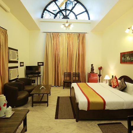 Oyo 8844 Meadows Inn Chinhat Экстерьер фото