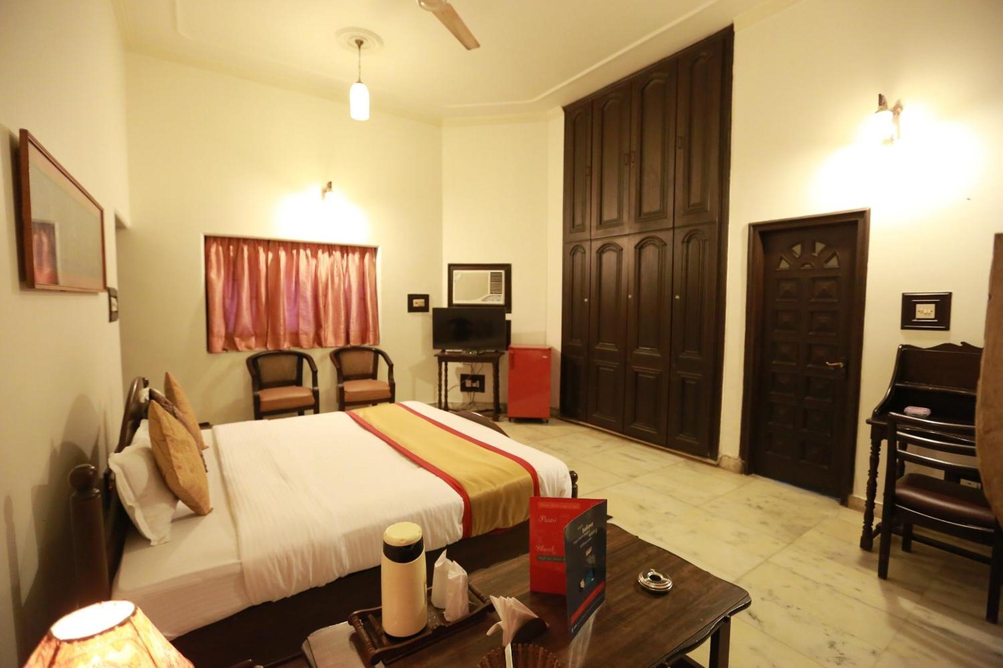 Oyo 8844 Meadows Inn Chinhat Экстерьер фото